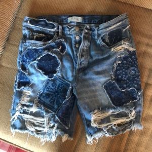 FREE PEOPLE patched Bermuda shorts!